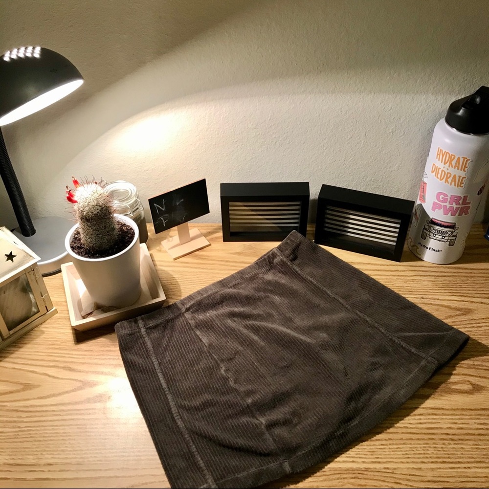 mini skirt - Picture 3 of 3